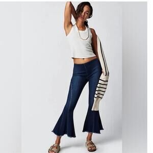 We The Free Curvy Last Dance Low‎ Rise Pull On Flare Leg Crop Jean Dark Wash 26